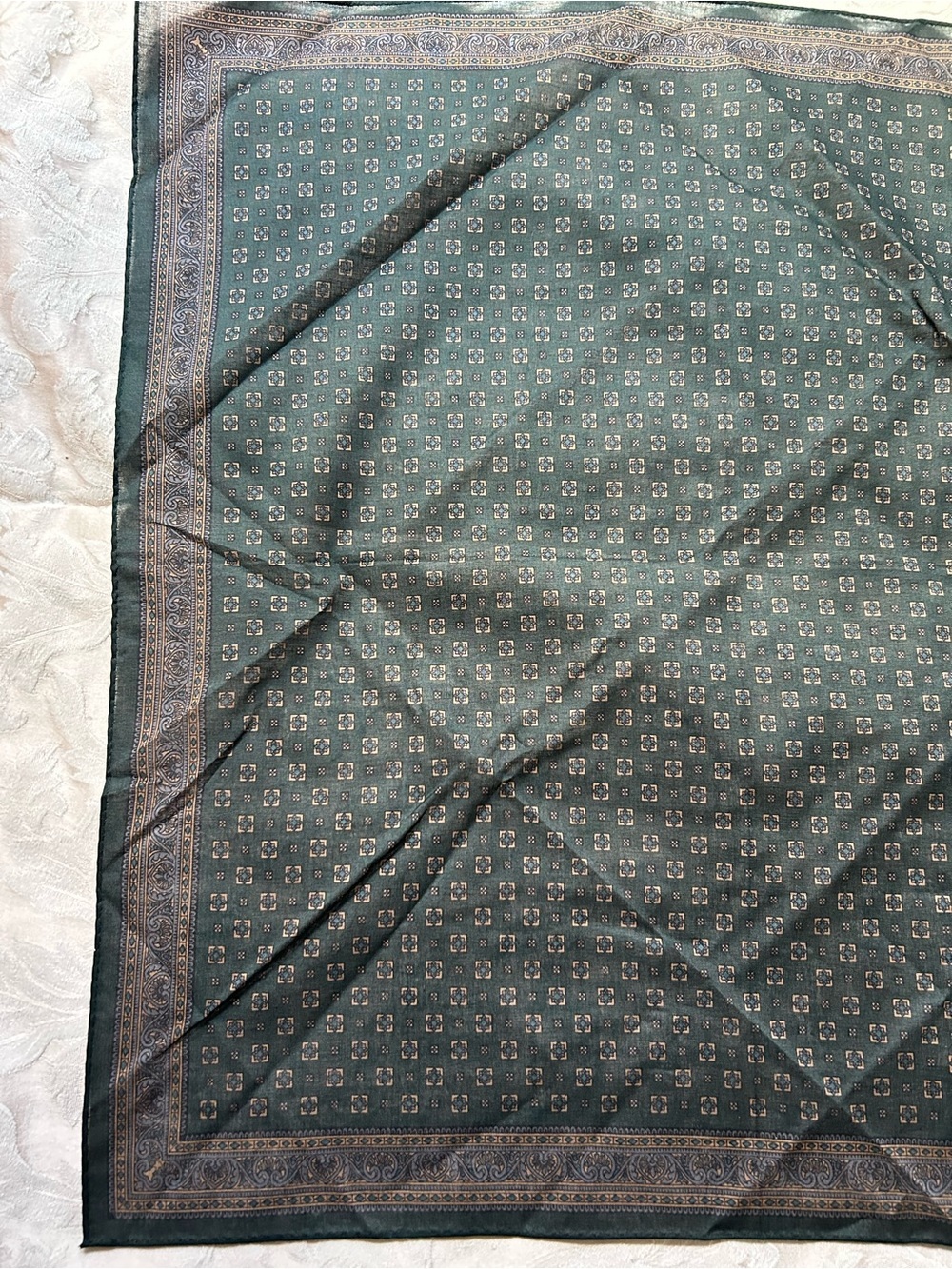 Vintage YSL silk pocket square scarf. Green geometric. With COA. 19” x 19” - Picture 4 of 7